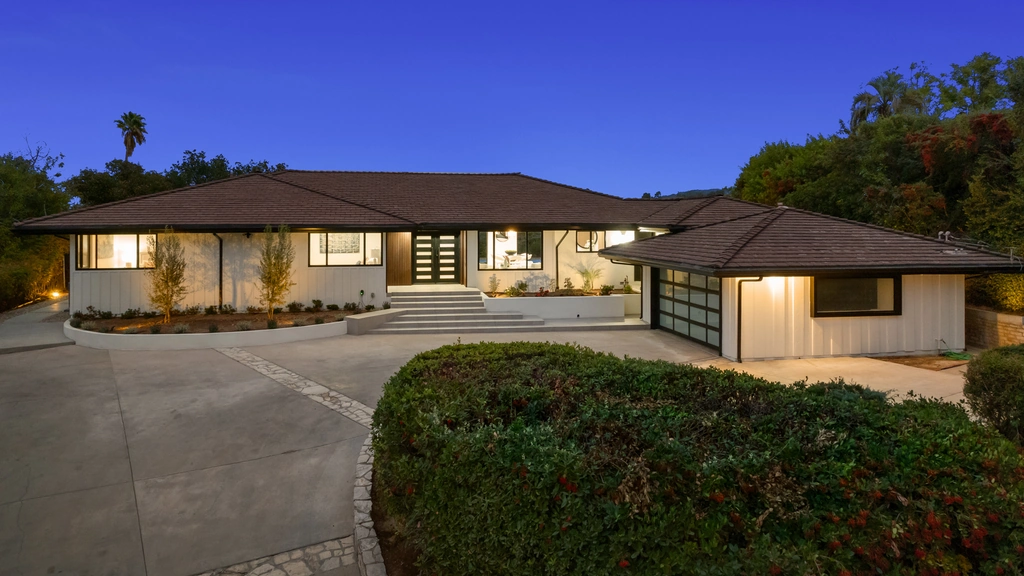 Stunning Hilltop Pool Home Rental
