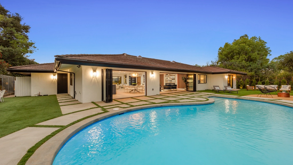Stunning Hilltop Pool Home Rental
