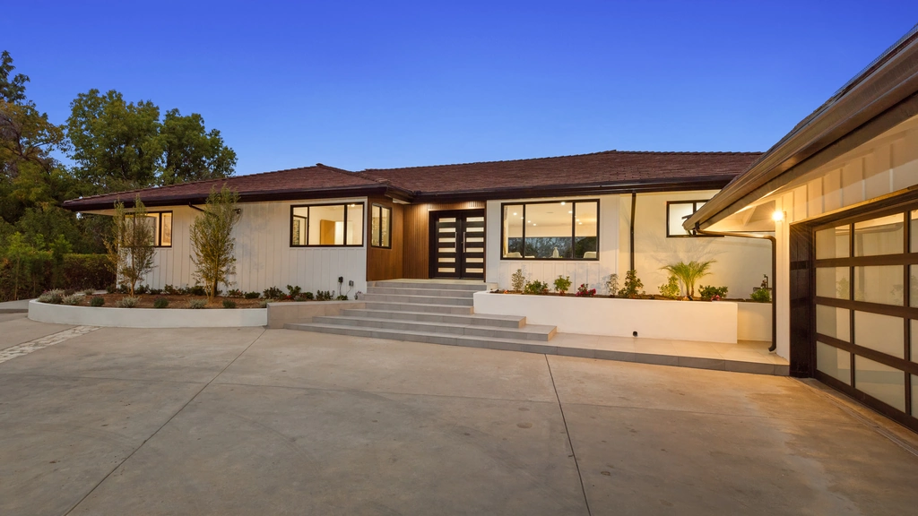 Stunning Hilltop Pool Home Rental