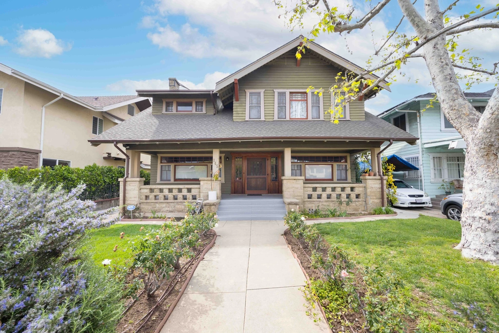 Classic Rental Near Downtown