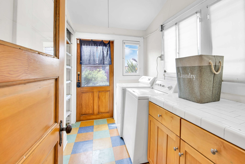 Classic Rental Near Downtown