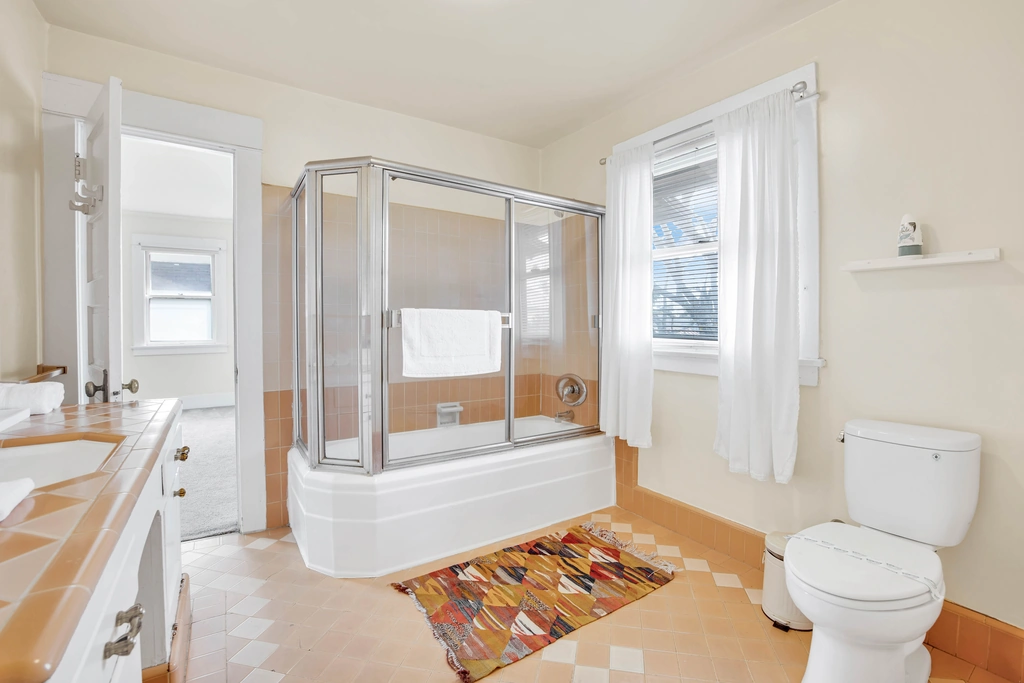 Classic Rental Near Downtown