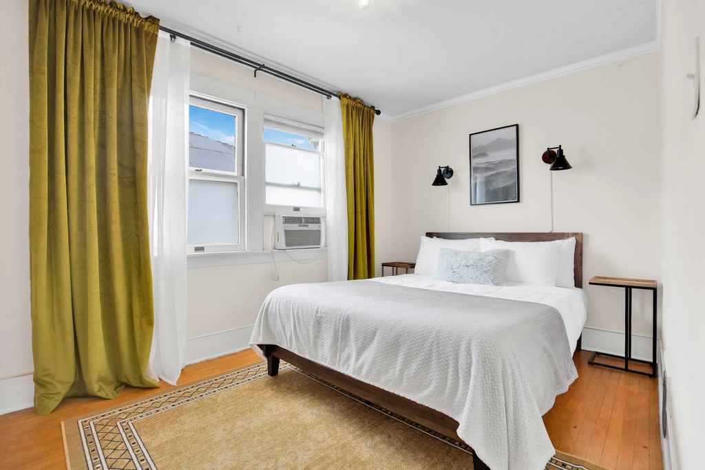 Classic Rental Near Downtown