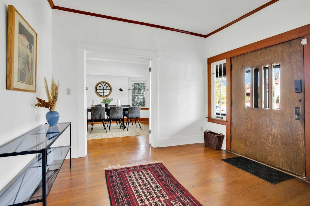 Classic Rental Near Downtown