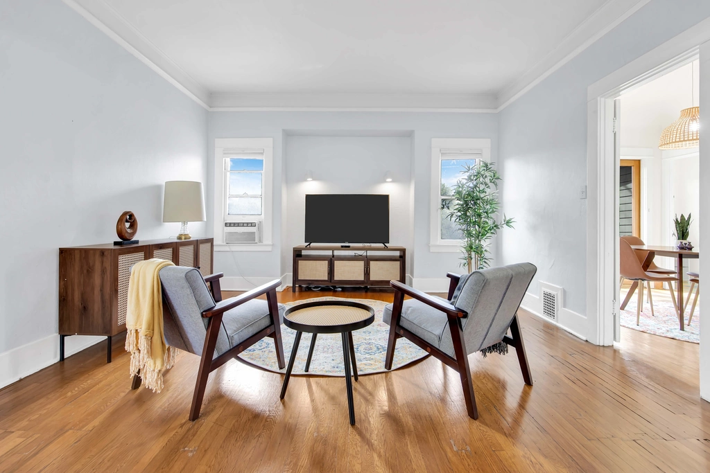Classic Rental Near Downtown