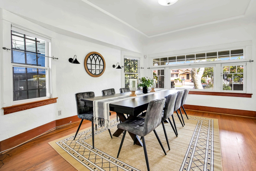 Classic Rental Near Downtown