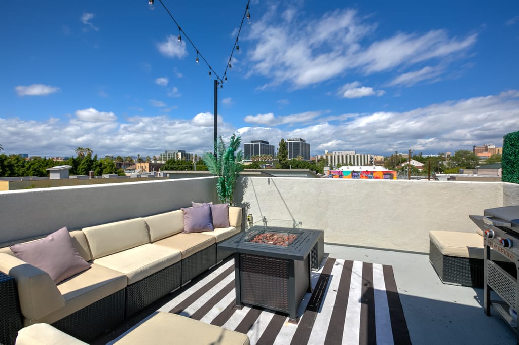 LA Veranda View Hidaway