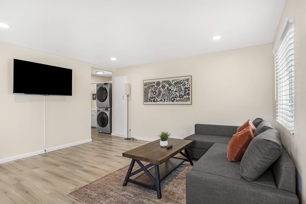 Central Hollywood Apartment Rental