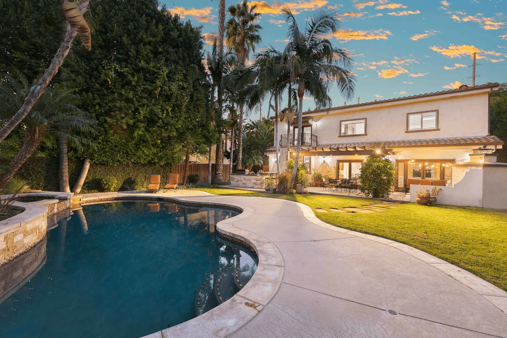universal studios short-term rental